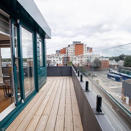 スラウTwo Bed Flat With Wrap Around Terrace Near Legoland, Windsor, Tube Stationアパートメント エクステリア 写真