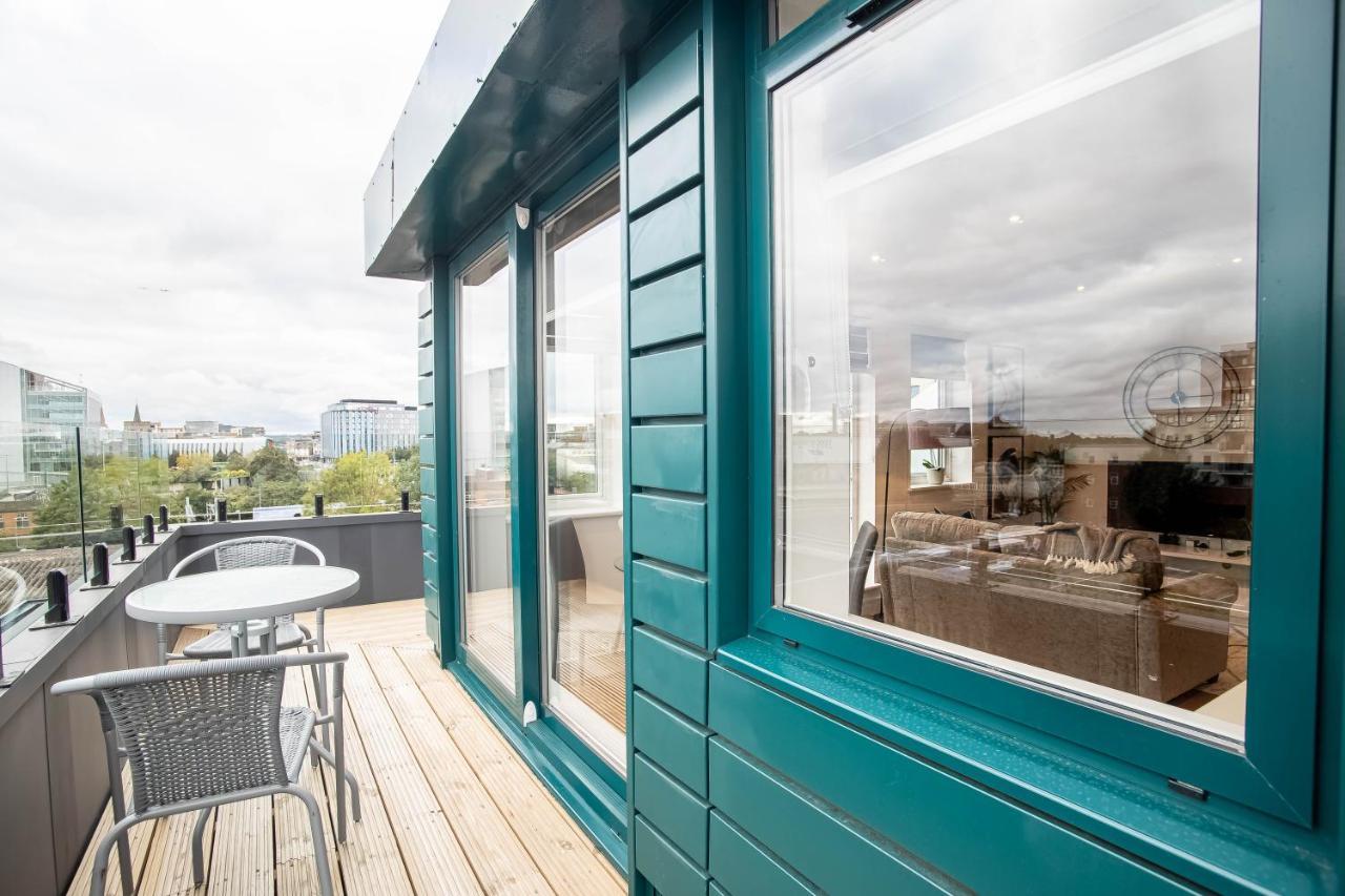 スラウTwo Bed Flat With Wrap Around Terrace Near Legoland, Windsor, Tube Stationアパートメント エクステリア 写真