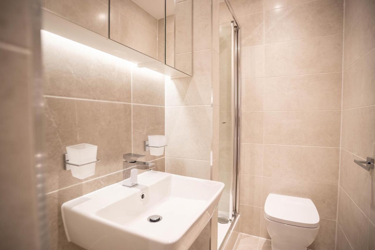 スラウTwo Bed Flat With Wrap Around Terrace Near Legoland, Windsor, Tube Stationアパートメント エクステリア 写真